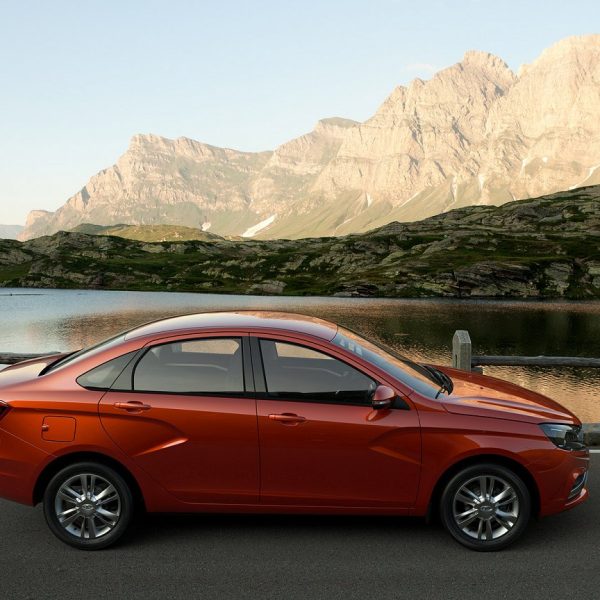 1446813233 vesta sedan 3 600x600