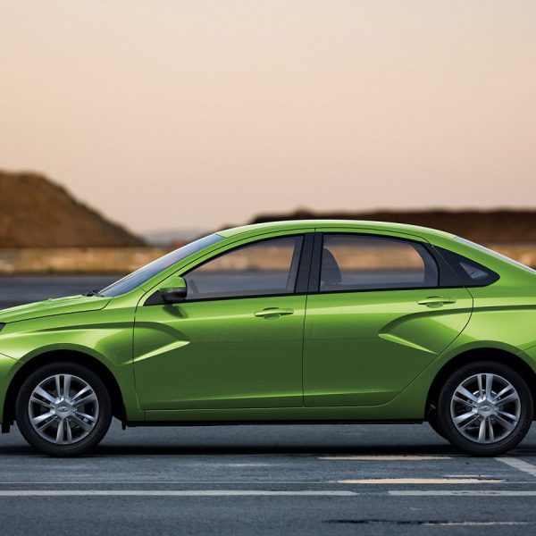 1446813236 vesta sedan 6 600x600