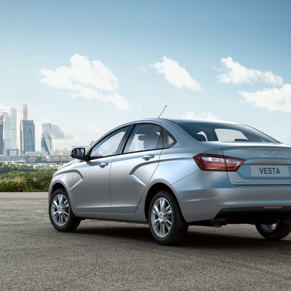 1446813241 vesta sedan 10 600x600