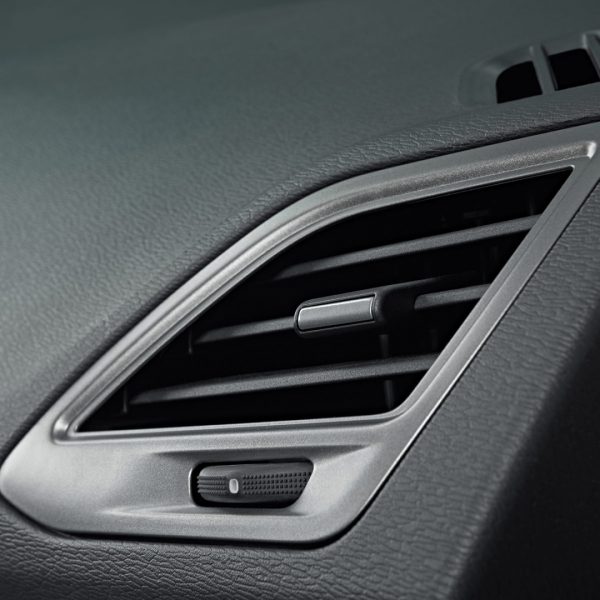 1447323870 lada vesta lime interior 062 600x600